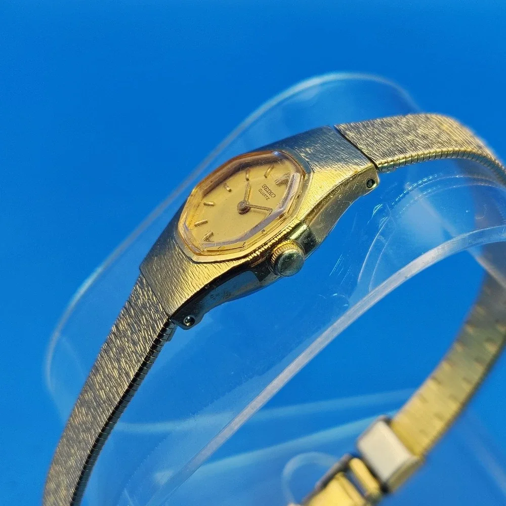 Vintage 1985 Seiko Classic 23mm Women's‎ Quartz Cocktail Watch Fully Restored